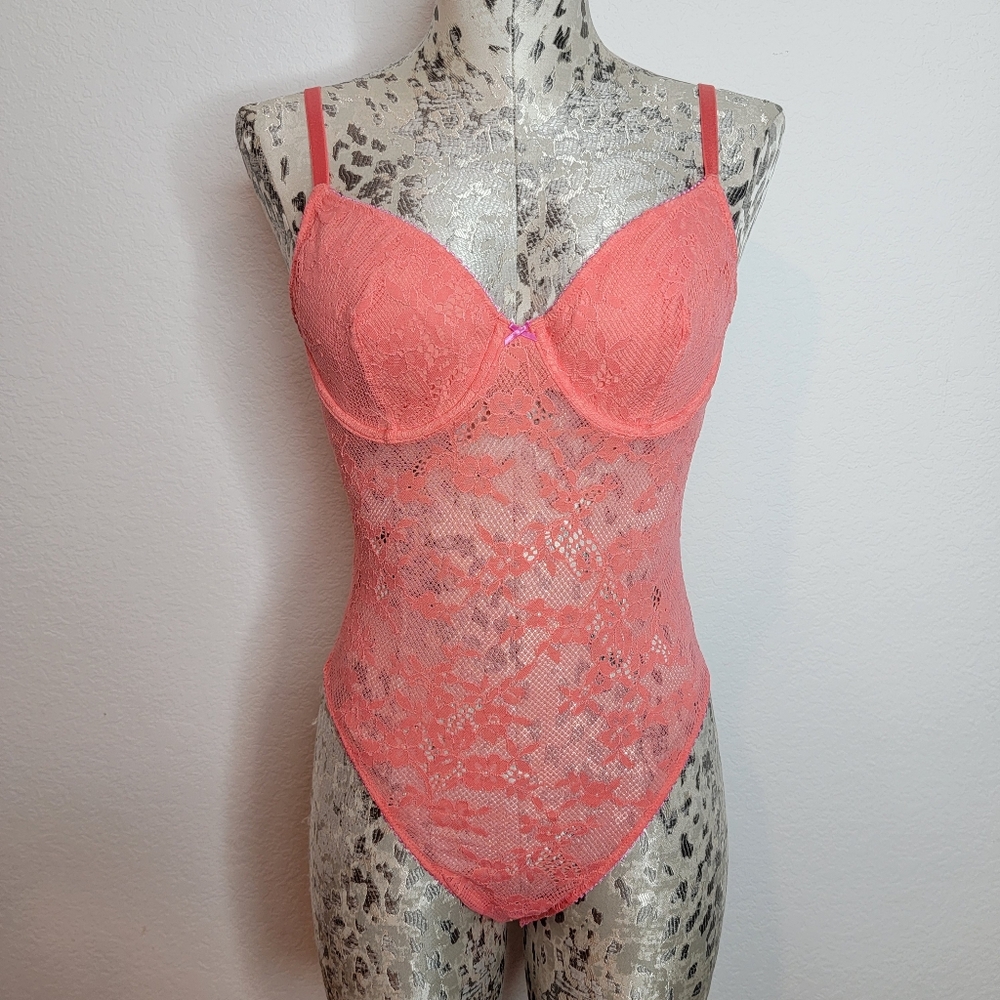 Victoria's Secret Tease Lace Demi Bodysuit. - Picture 4 of 16